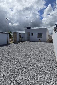 Quintal com chuveiro e Churrasqueira